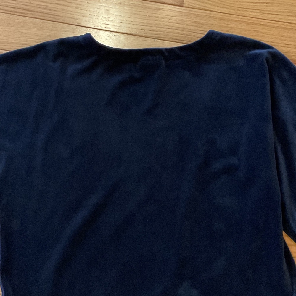 DKNY Navy Blue Wide opening Velvet Long Sleeve Top navy NWOT - Picture 8 of 10